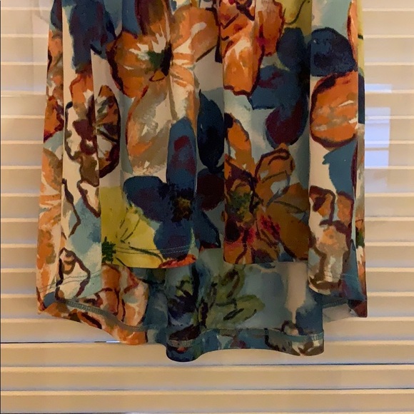 Floral v neck tank - Picture 3 of 3